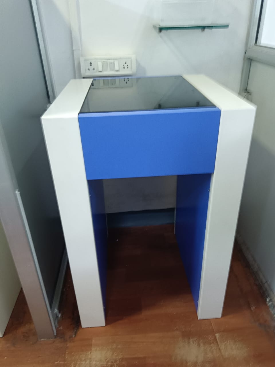 Pharmacuetical_laboratory_furniture