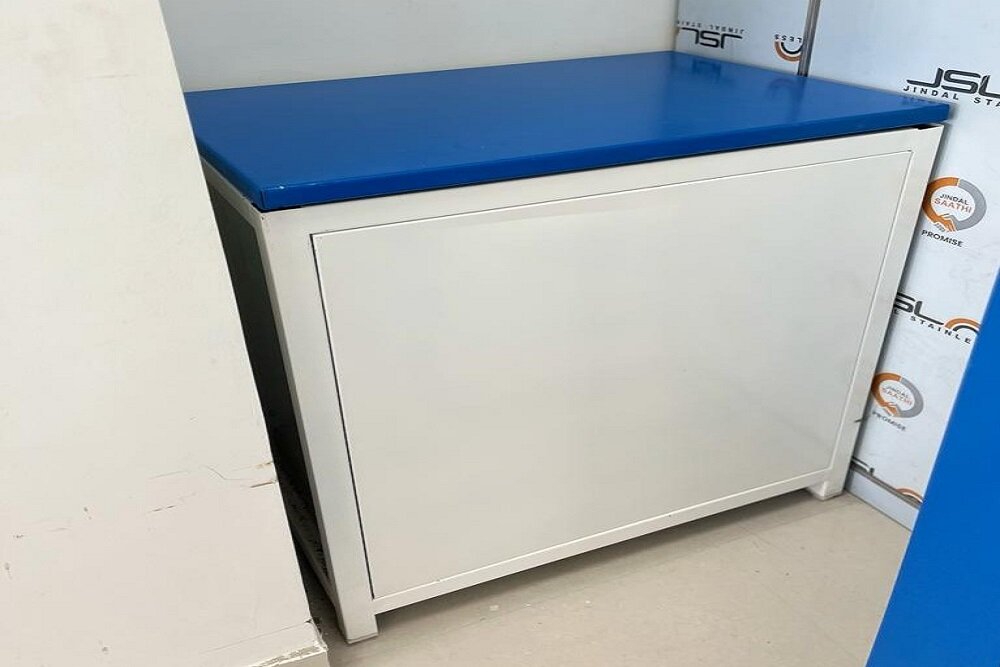 Pharmacuetical_laboratory_furniture 