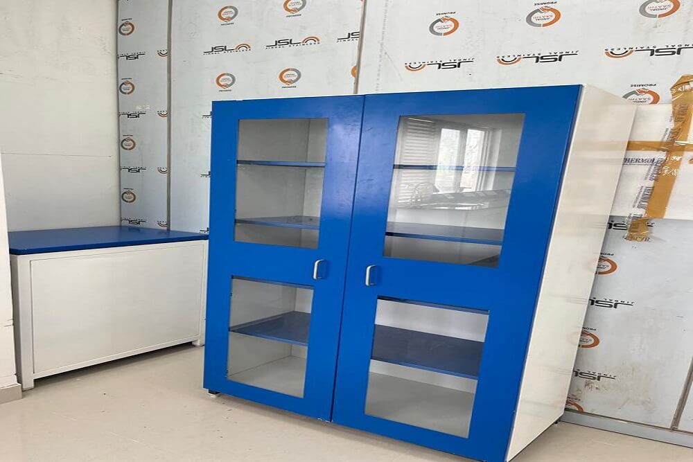 Pharmacuetical_laboratory_furniture